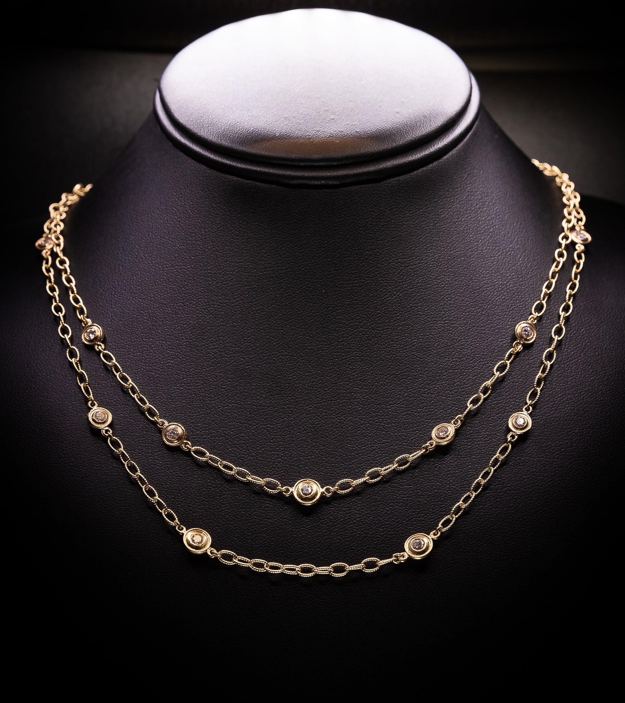 Goldsmith Rounded Disc with Diamond Chain