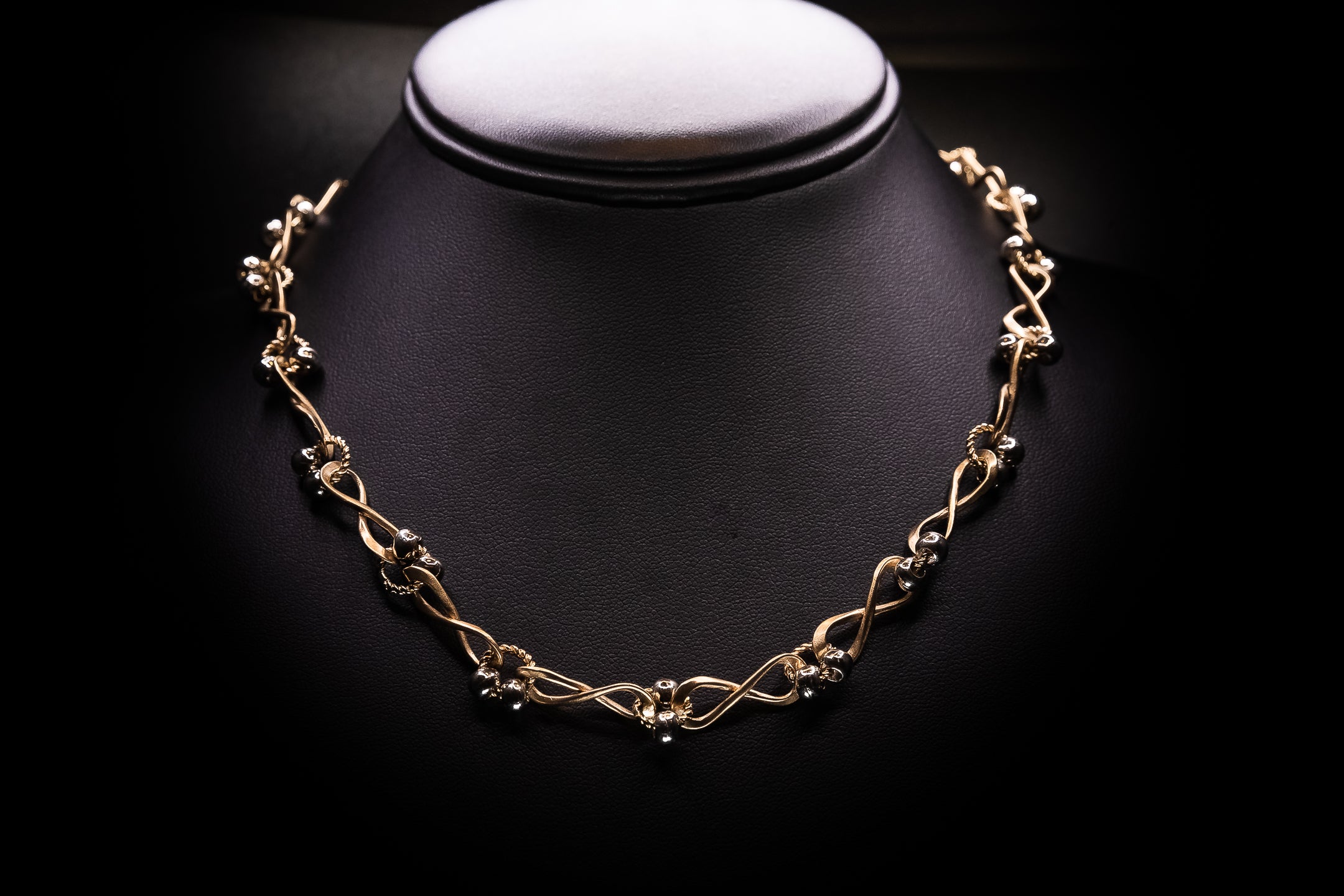 Goldsmith Twisted Link