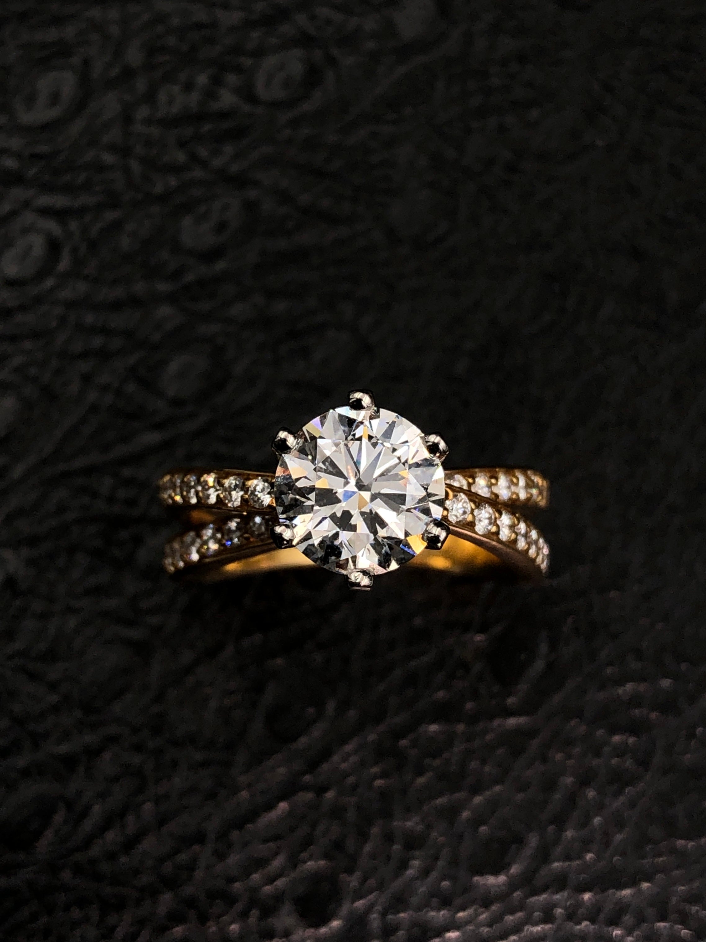 Round Diamond Engagement Ring